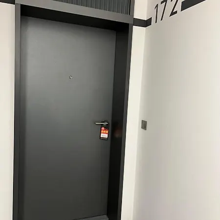 W , Nowoczesny ,4 Osobowy,